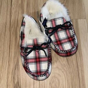 - Plaid kids slippers